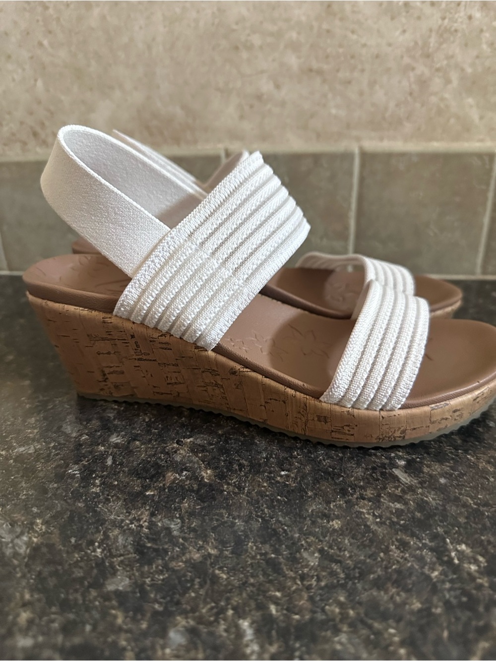 Sketchers Cali Luxe Foam Wedge Sandals - Picture 2 of 9